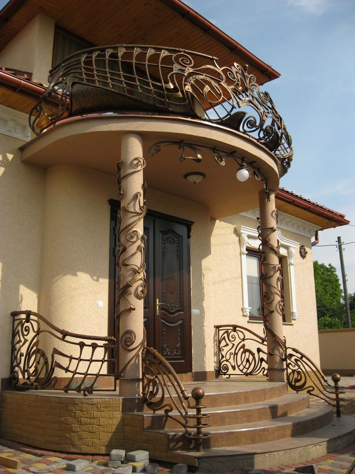 лестница на второй этаж на даче в Санкт-Петербурге и Беларуси